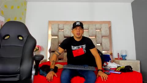 Snapshot of angelandchris chatting on September 17, 2025, 12:07 pm Angel And Cris online show from September 17, 2025, 12:07 pm