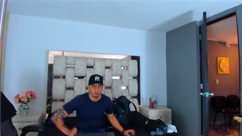 Snapshot of angelandchris chatting on September 18, 2025, 12:07 pm Angel And Cris online show from September 18, 2025, 12:07 pm