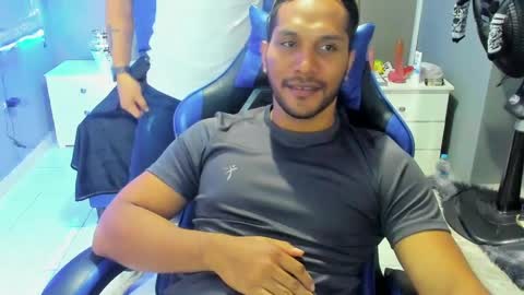 Snapshot of angelandchris chatting on September 19, 2025, 12:28 pm Angel And Cris online show from September 19, 2025, 12:28 pm