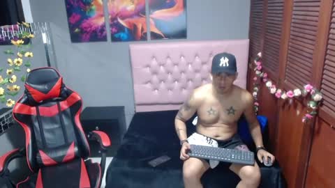 Snapshot of angelandchris chatting on September 20, 2025, 12:39 pm Angel And Cris online show from September 20, 2025, 12:39 pm