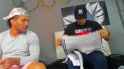 Snapshot of angelandchris chatting on September 29, 2025, 12:32 pm Angel And Cris online show from September 29, 2025, 12:32 pm