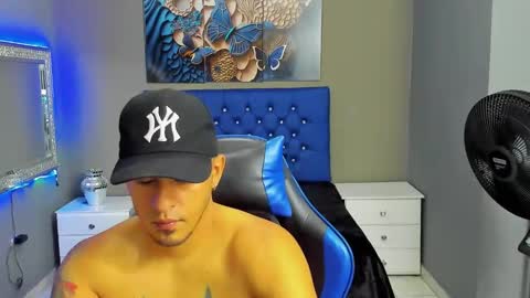 Snapshot of angelandchris chatting on October 20, 2025, 12:27 pm Angel And Cris online show from October 20, 2025, 12:27 pm