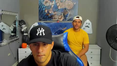 Snapshot of angelandchris chatting on October 25, 2025, 12:23 pm Angel And Cris online show from October 25, 2025, 12:23 pm