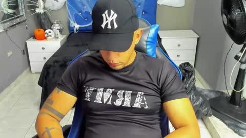 Snapshot of angelandchris chatting on October 28, 2025, 12:09 pm Angel And Cris online show from October 28, 2025, 12:09 pm