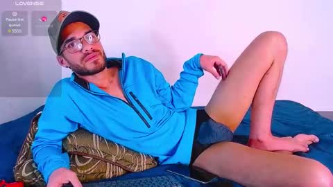 Snapshot of angelandfranco chatting on February 14, 2025, 1:02 am AngelFranco online show from February 14, 2025, 1:02 am