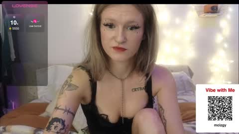 Snapshot of angelbl000d chatting on December 24, 2024, 9:00 pm angelbl000d online show from December 24, 2024, 9:00 pm