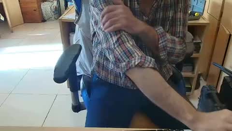 Snapshot of angelgarcia269 chatting on May 2, 2026, 12:54 pm angelgarcia269 online show from May 2, 2026, 12:54 pm