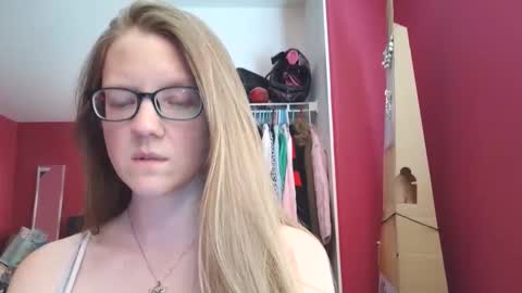 AngelicAngel online show from April 16, 2026, 7:25 pm