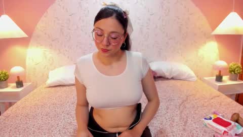 Snapshot of angelie_rosebrm chatting on February 24, 2026, 1:03 am Angelica online show from February 24, 2026, 1:03 am