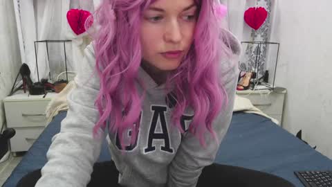 Snapshot of angelika_rouge chatting on March 1, 2026, 9:33 am Angelika Rouge online show from March 1, 2026, 9:33 am