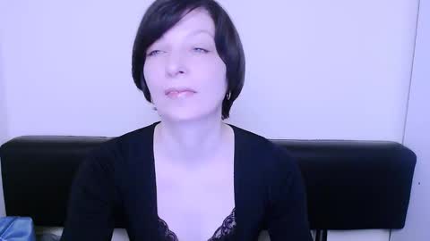 Snapshot of angelinalov_ chatting on January 22, 2025, 8:18 am Angelina online show from January 22, 2025, 8:18 am