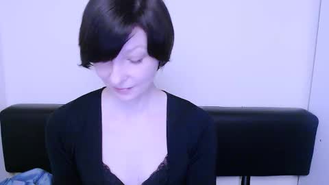 Snapshot of angelinalov_ chatting on January 22, 2025, 11:23 am Angelina online show from January 22, 2025, 11:23 am