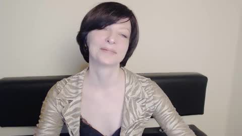 Snapshot of angelinalov_ chatting on February 8, 2025, 7:37 am Angelina online show from February 8, 2025, 7:37 am