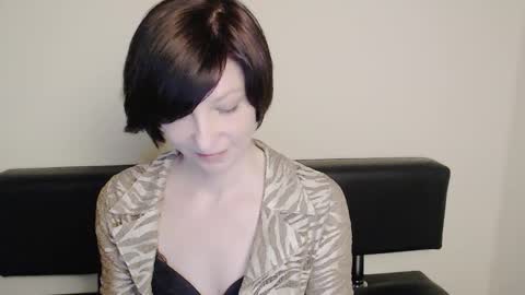 Snapshot of angelinalov_ chatting on February 8, 2025, 10:39 am Angelina online show from February 8, 2025, 10:39 am