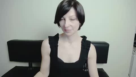 Snapshot of angelinalov_ chatting on February 14, 2025, 8:31 am Angelina online show from February 14, 2025, 8:31 am