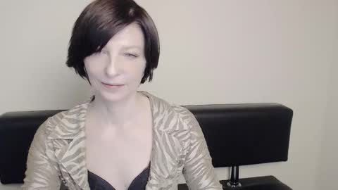 Snapshot of angelinalov_ chatting on February 15, 2025, 10:44 am Angelina online show from February 15, 2025, 10:44 am