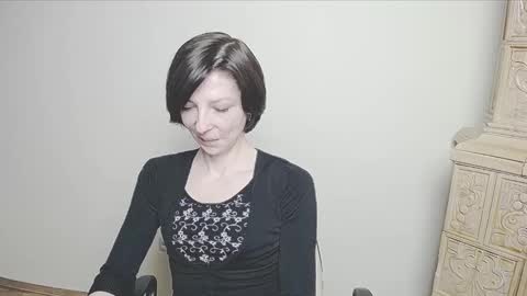 Snapshot of angelinalov_ chatting on March 4, 2025, 10:46 am Angelina online show from March 4, 2025, 10:46 am