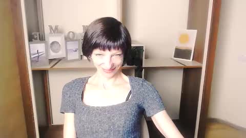 Snapshot of angelinalov_ chatting on September 9, 2025, 6:13 am Angelina online show from September 9, 2025, 6:13 am
