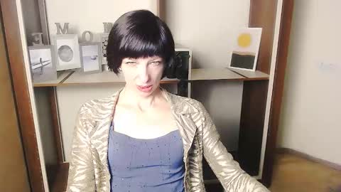Snapshot of angelinalov_ chatting on September 17, 2025, 6:15 am Angelina online show from September 17, 2025, 6:15 am