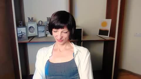 Snapshot of angelinalov_ chatting on September 23, 2025, 6:49 am Angelina online show from September 23, 2025, 6:49 am