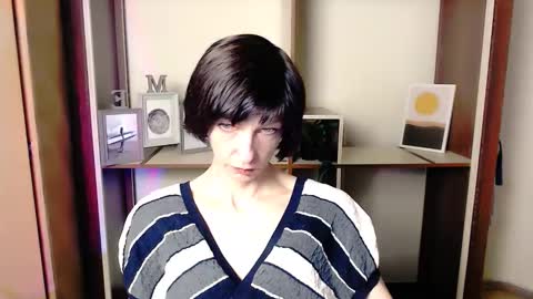 Snapshot of angelinalov_ chatting on October 2, 2025, 6:31 am Angelina online show from October 2, 2025, 6:31 am