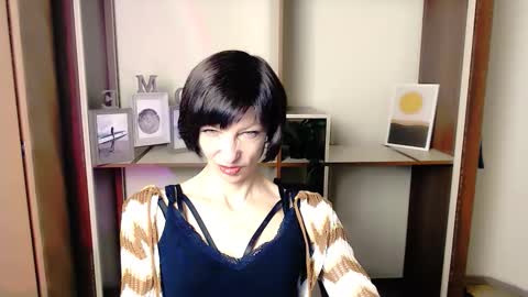 Snapshot of angelinalov_ chatting on October 3, 2025, 6:54 am Angelina online show from October 3, 2025, 6:54 am