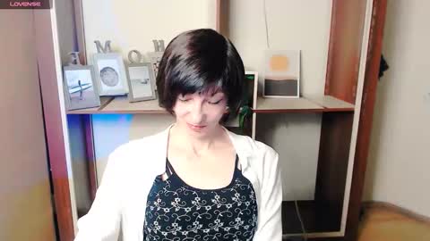 Snapshot of angelinalov_ chatting on October 15, 2025, 7:08 am Angelina online show from October 15, 2025, 7:08 am