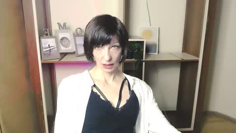 Snapshot of angelinalov_ chatting on October 18, 2025, 7:09 am Angelina online show from October 18, 2025, 7:09 am