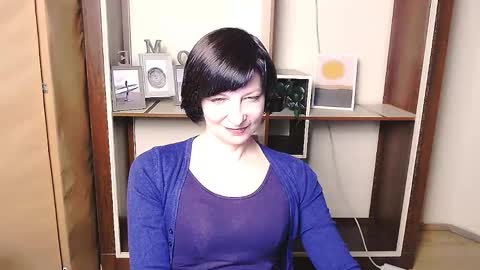 Angelina online show from April 17, 2026, 1:25 pm