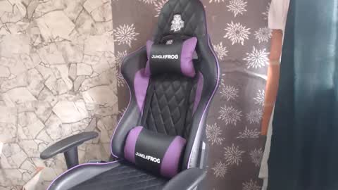 angela online show from April 15, 2026, 8:09 pm