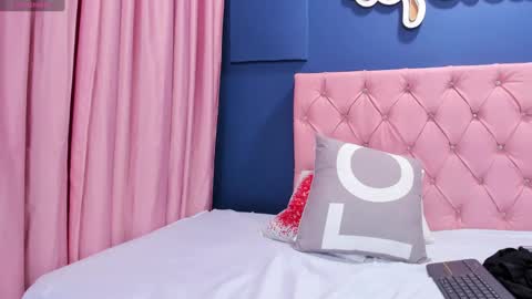 Snapshot of angelitawild_ chatting on February 23, 2025, 8:22 pm angel online show from February 23, 2025, 8:22 pm