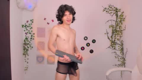 Angel online show from September 30, 2025, 7:41 pm