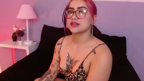 Snapshot of angie99_gh chatting on January 22, 2025, 8:18 am Angie online show from January 22, 2025, 8:18 am