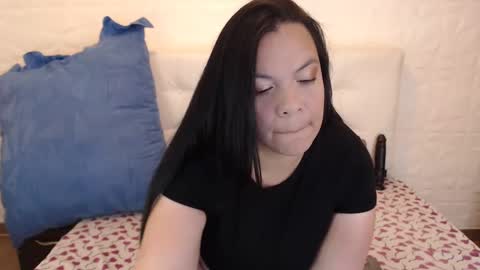 Snapshot of angie_bbw chatting on December 22, 2024, 6:15 pm Angie online show from December 22, 2024, 6:15 pm