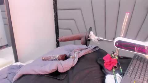 A N G I E.  online show from November 14, 2025, 2:10 am