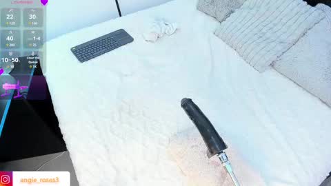 angiee roses online show from March 8, 2025, 5:07 am