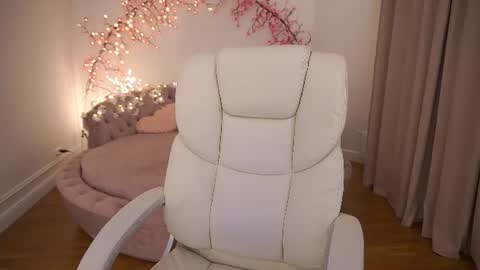 Anny online show from June 10, 2026, 8:19 pm