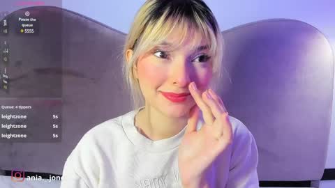 Snapshot of ania_mml chatting on December 23, 2024, 8:14 pm Ania online show from December 23, 2024, 8:14 pm