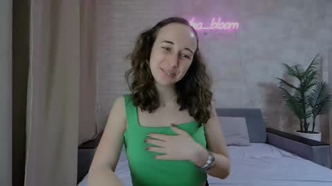 Snapshot of anikabloom chatting on January 17, 2025, 4:06 am anikabloom online show from January 17, 2025, 4:06 am