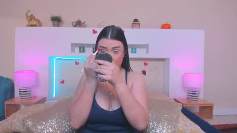 Snapshot of anikaromanof chatting on April 2, 2026, 12:14 pm Anika Romano online show from April 2, 2026, 12:14 pm