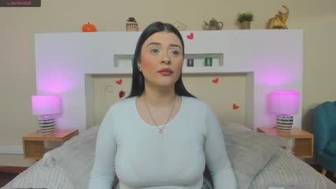 Snapshot of anikaromanof chatting on April 15, 2026, 11:28 am Anika Romano online show from April 15, 2026, 11:28 am