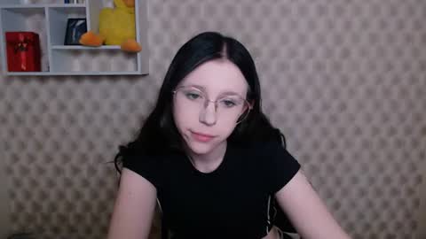 Mia online show from June 11, 2026, 7:39 am