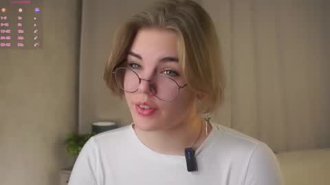 AnishaVivo online show from March 23, 2026, 1:48 pm