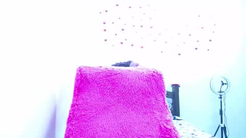 ana independent model online show from February 19, 2025, 10:45 am