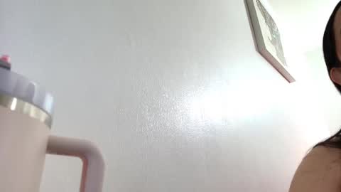 ana independent model online show from December 4, 2025, 10:02 am