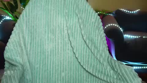 anita_von online show from March 30, 2026, 4:46 am