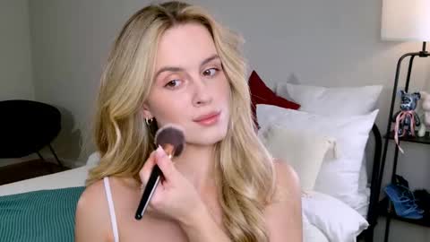 Anita online show from October 12, 2025, 1:21 pm