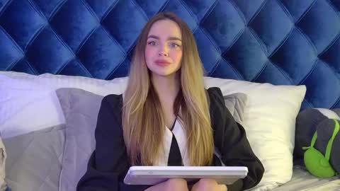 AnitaVenture online show from April 6, 2026, 4:46 am