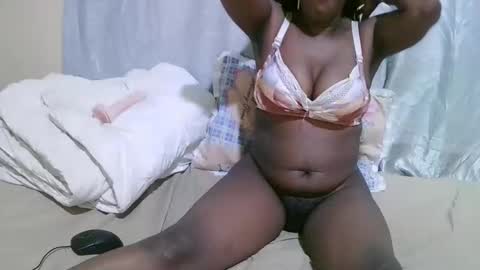 Snapshot of ann_keller chatting on January 7, 2026, 4:04 am ann_keller online show from January 7, 2026, 4:04 am