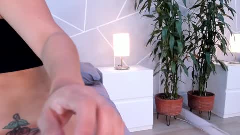 Anna online show from January 7, 2025, 4:05 pm